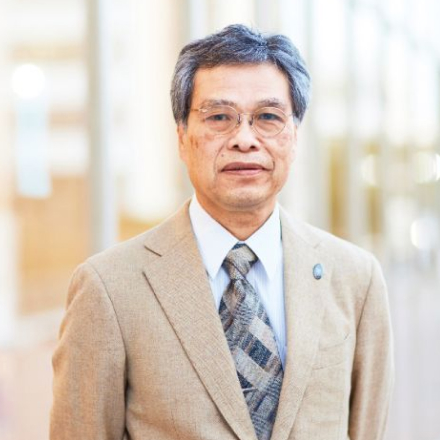 国際学部長 重冨 真一