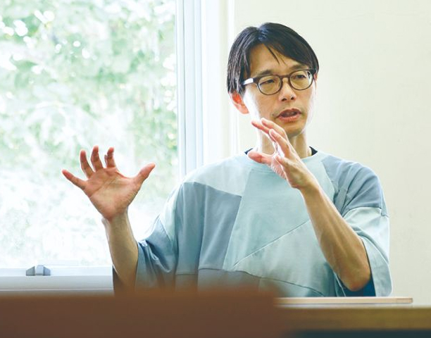 論文も作品。言葉や体の表現から、人や生命について考える