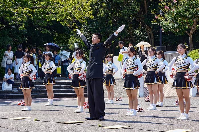 応援団とチアリーディング部によるパフォーマンス