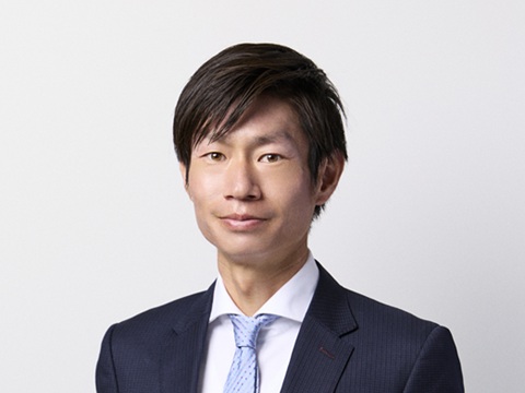 監督　中村匠吾