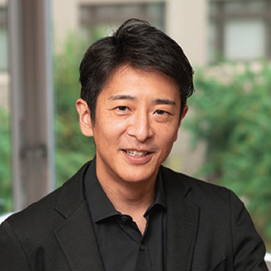 本学 文学部教授 畠山 達