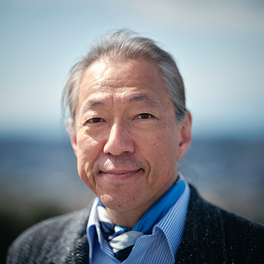 本学 国際学部教授 助川 哲也