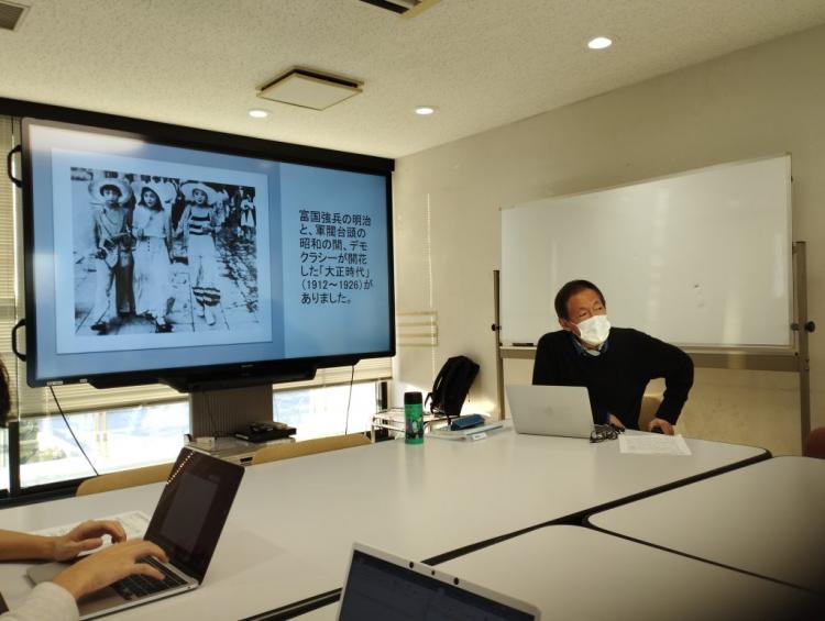 世界の詩を学び、創造のきっかけをつかむ【国際学部　助川哲也ゼミ】