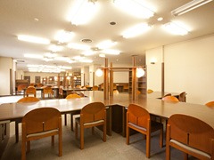 白金図書館 広場