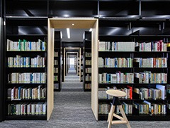 横浜図書館 本棚
