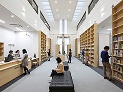 横浜図書館内部